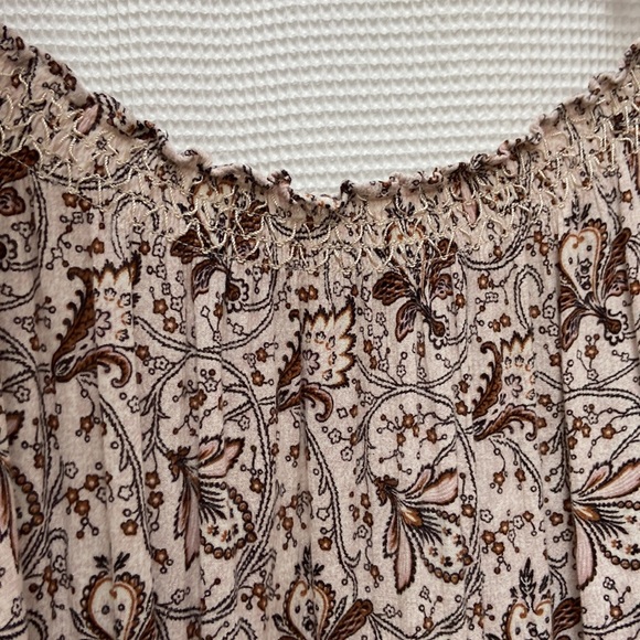 Women’s American Eagle tan and cream floral boho off the shoulder top. Size M - Picture 8 of 11